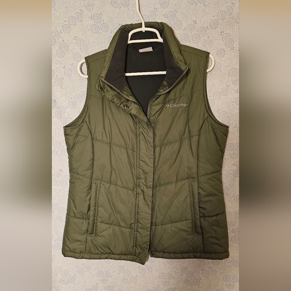 Columbia Fleece-lined Vest ~ Large/ Green